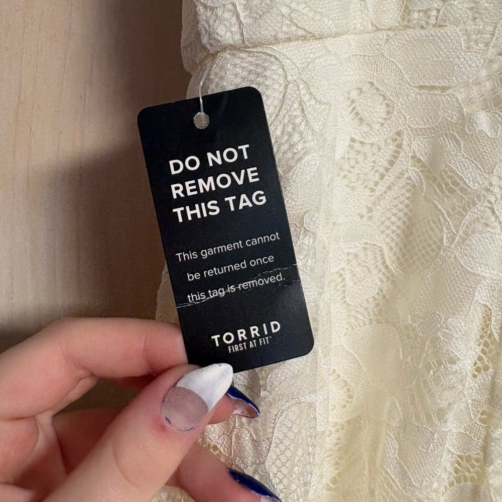 torrid Cream Lace Maxi Dress with Short Sleeves nwt - Picture 3 of 4